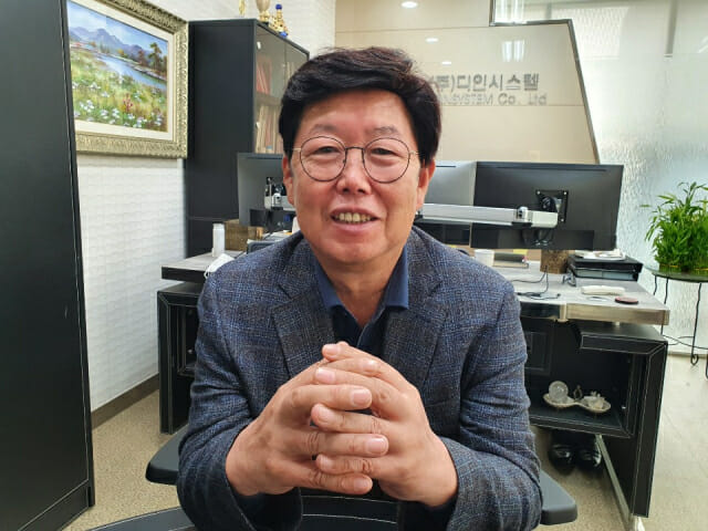 c64728841bcb6b6e37cfb0a6be494080 디인시스템이 만들저 공급한 콘솔데스크.